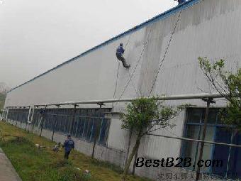 老街街道工业场景的喷漆服务